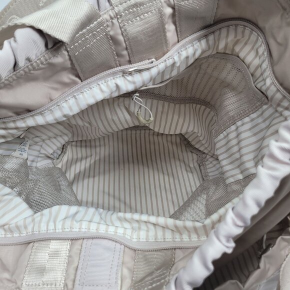 Lululemon Athletica Women's Light Gray Gym Bucket Duffle Bag - Picture 7 of 12